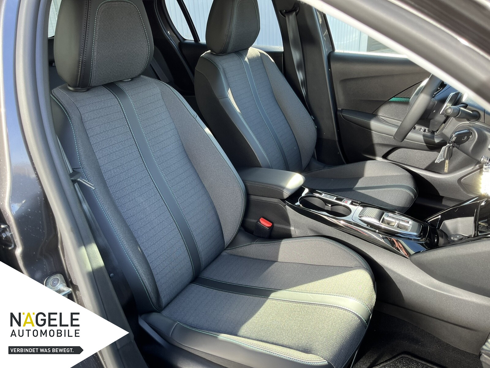 208 Allure Pack 1.2 PT 100 AUT NAVI | SHZ | RFK