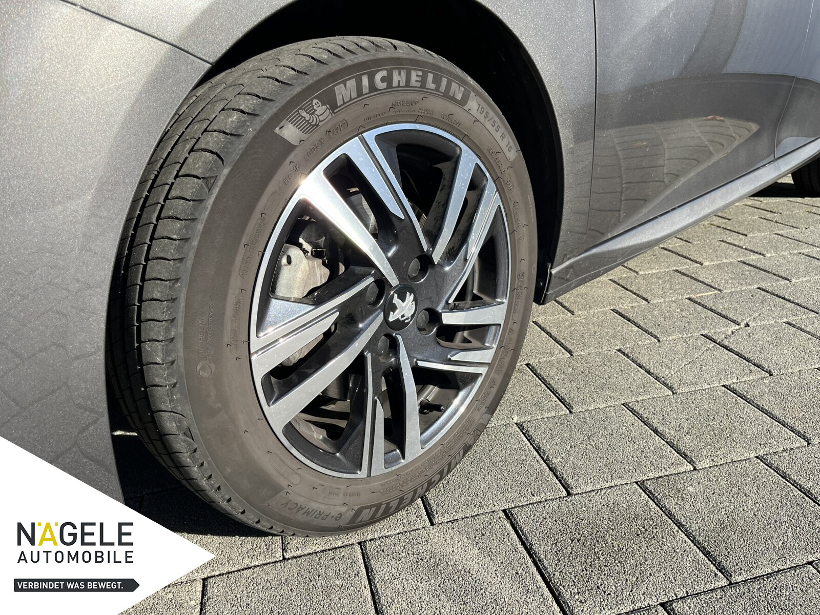 208 Allure Pack 1.2 PT 100 AUT NAVI | SHZ | RFK