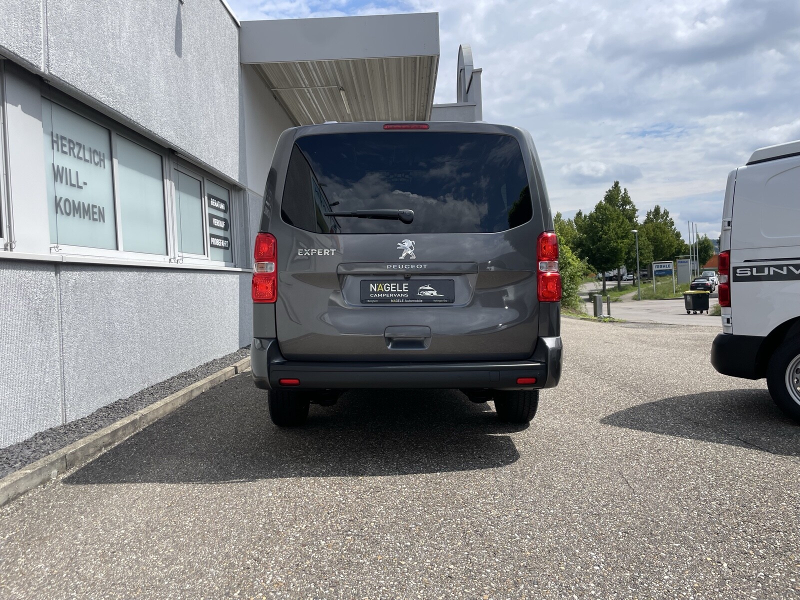 Expert 2.0 lang BHDi 145 FZG629 mit Innenausbau