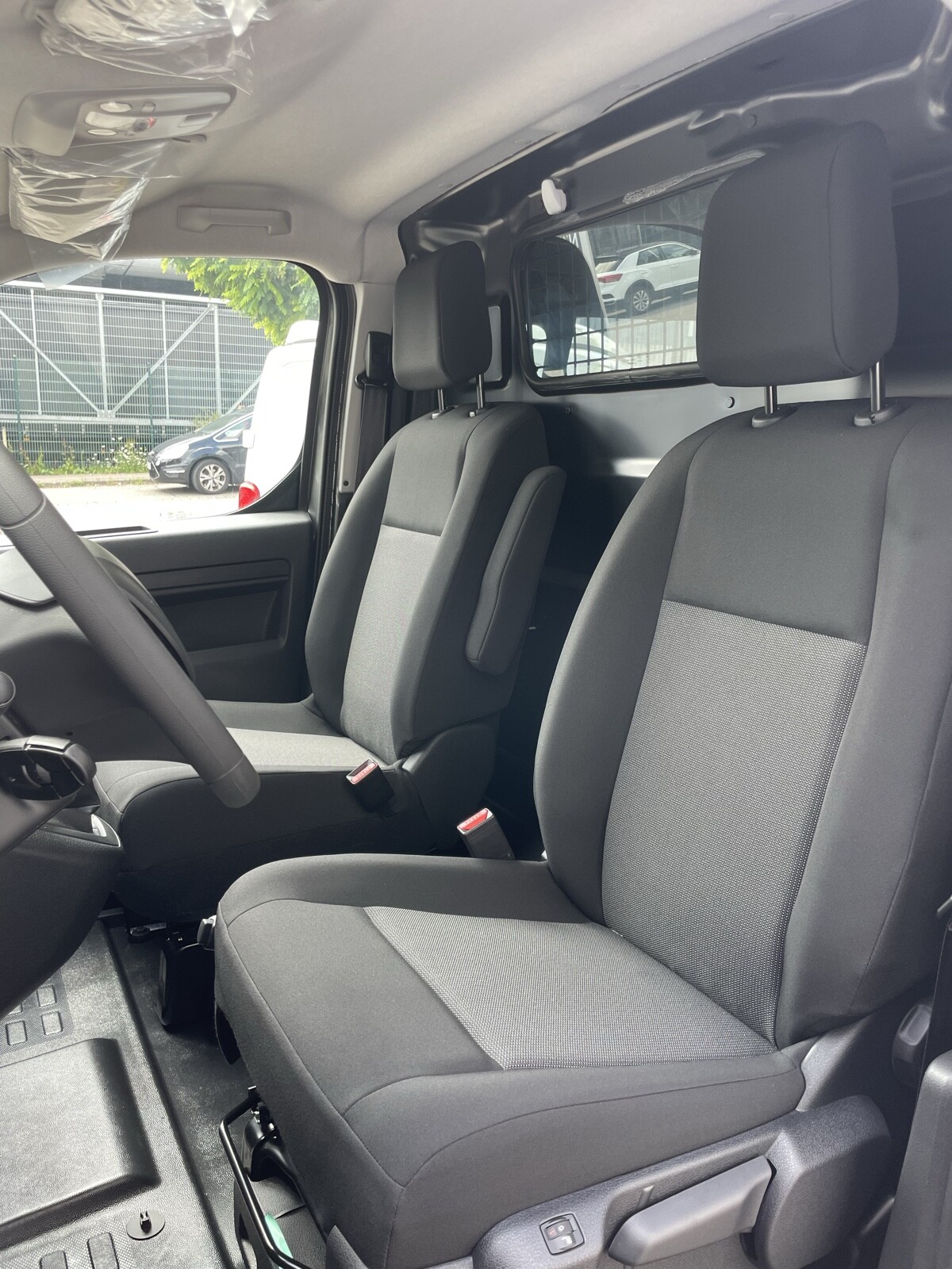 Expert 2.0 lang BHDi 145 FZG629 mit Innenausbau