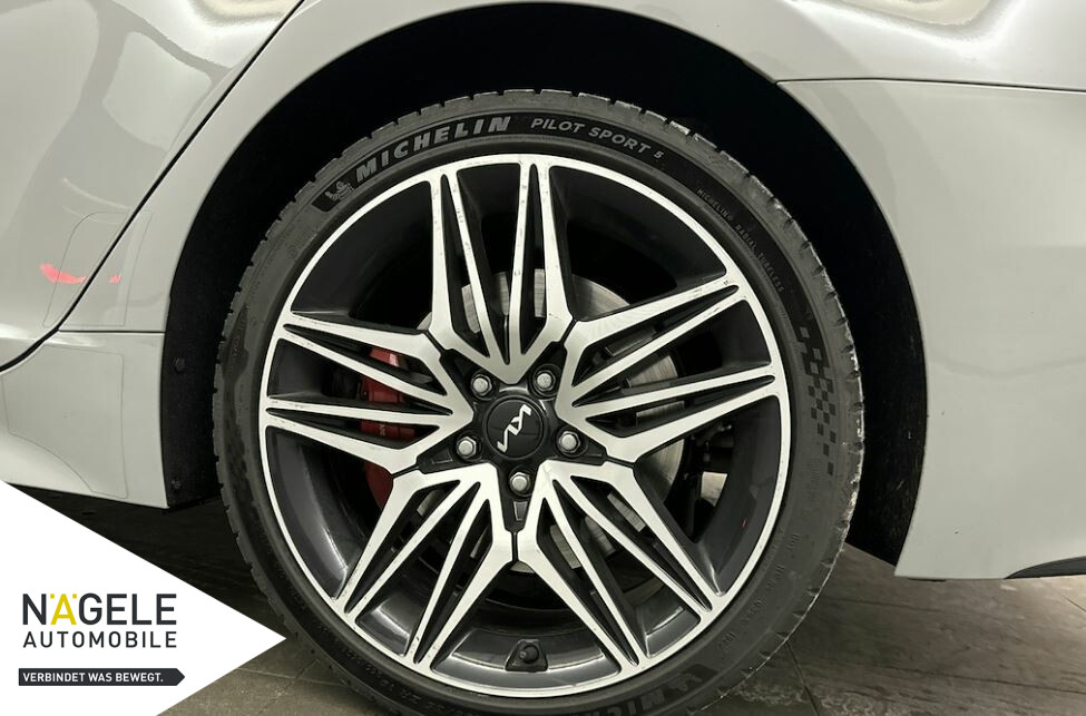 Stinger 3.3 GT V6 T-GDI 4WD|Navi+LED+Alcantara