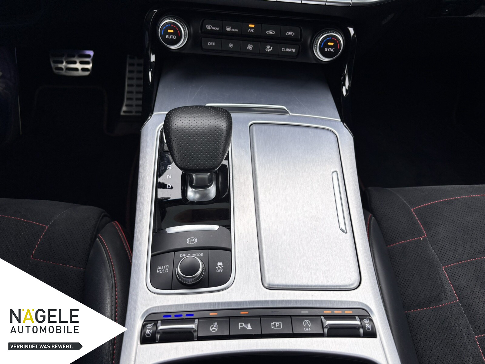 Stinger GT 3.3 T-GDI 4WD|Alcantara+Glasdach+HUD