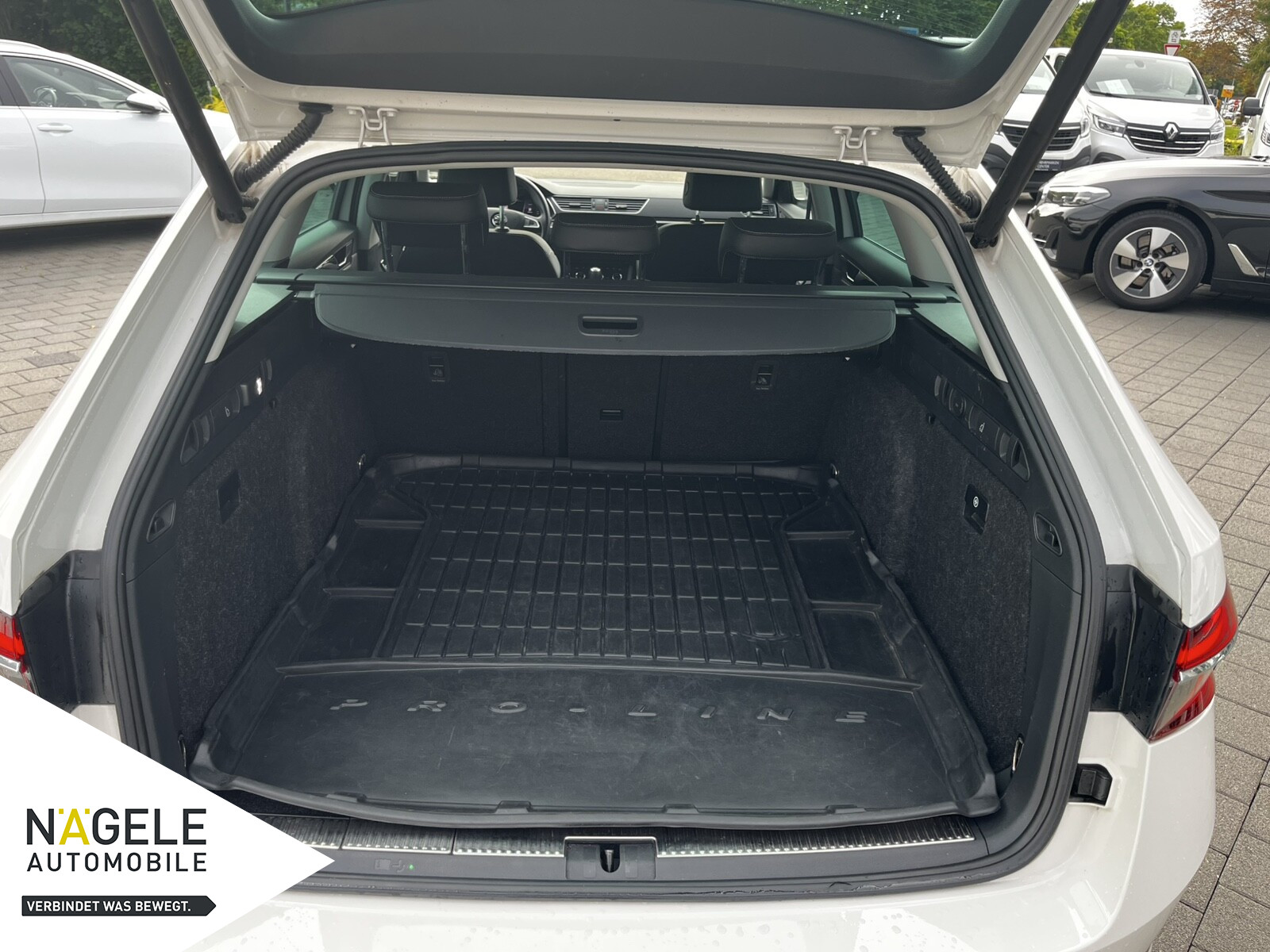 Superb Combi 2.0 TDI L&K 4x4+ACC+Standheiz. LED