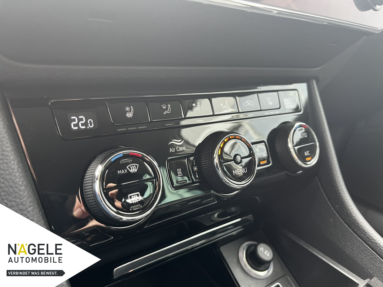 Superb Combi 2.0 TDI L&K 4x4+ACC+Standheiz. LED