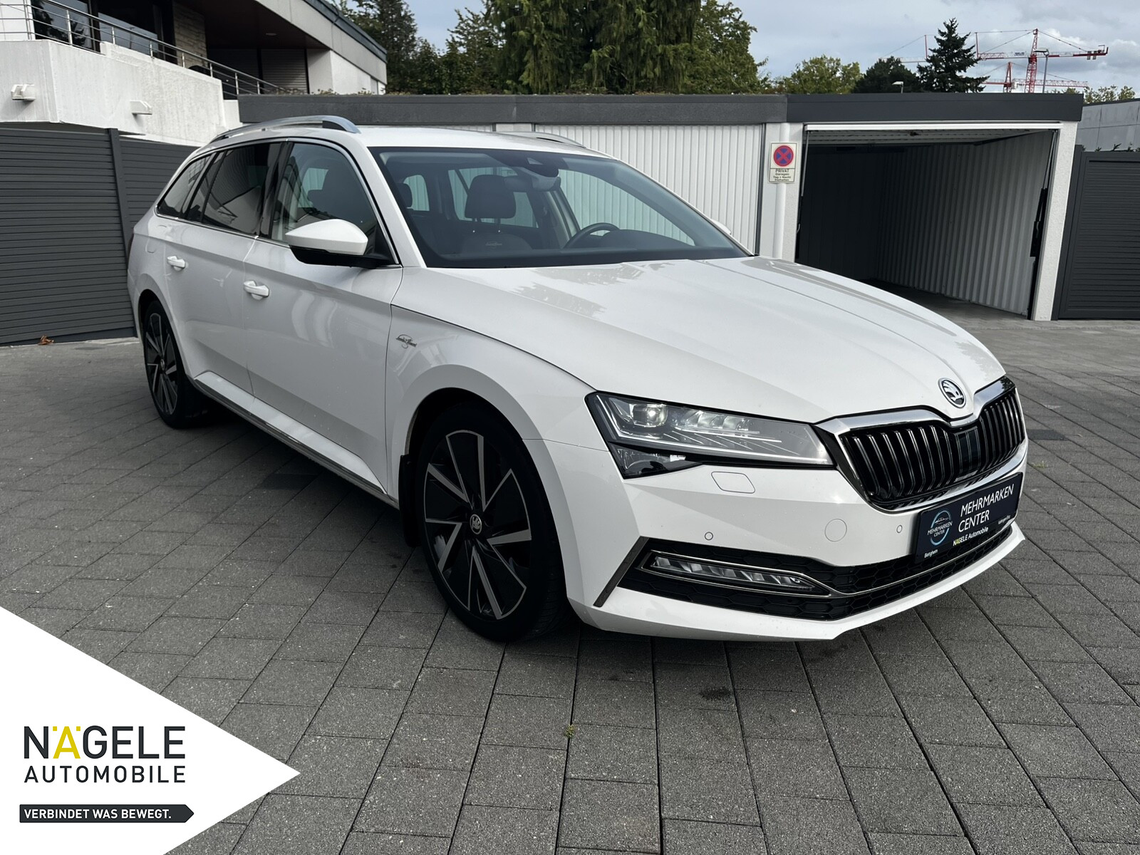 Superb Combi 2.0 TDI L&K 4x4+ACC+Standheiz. LED