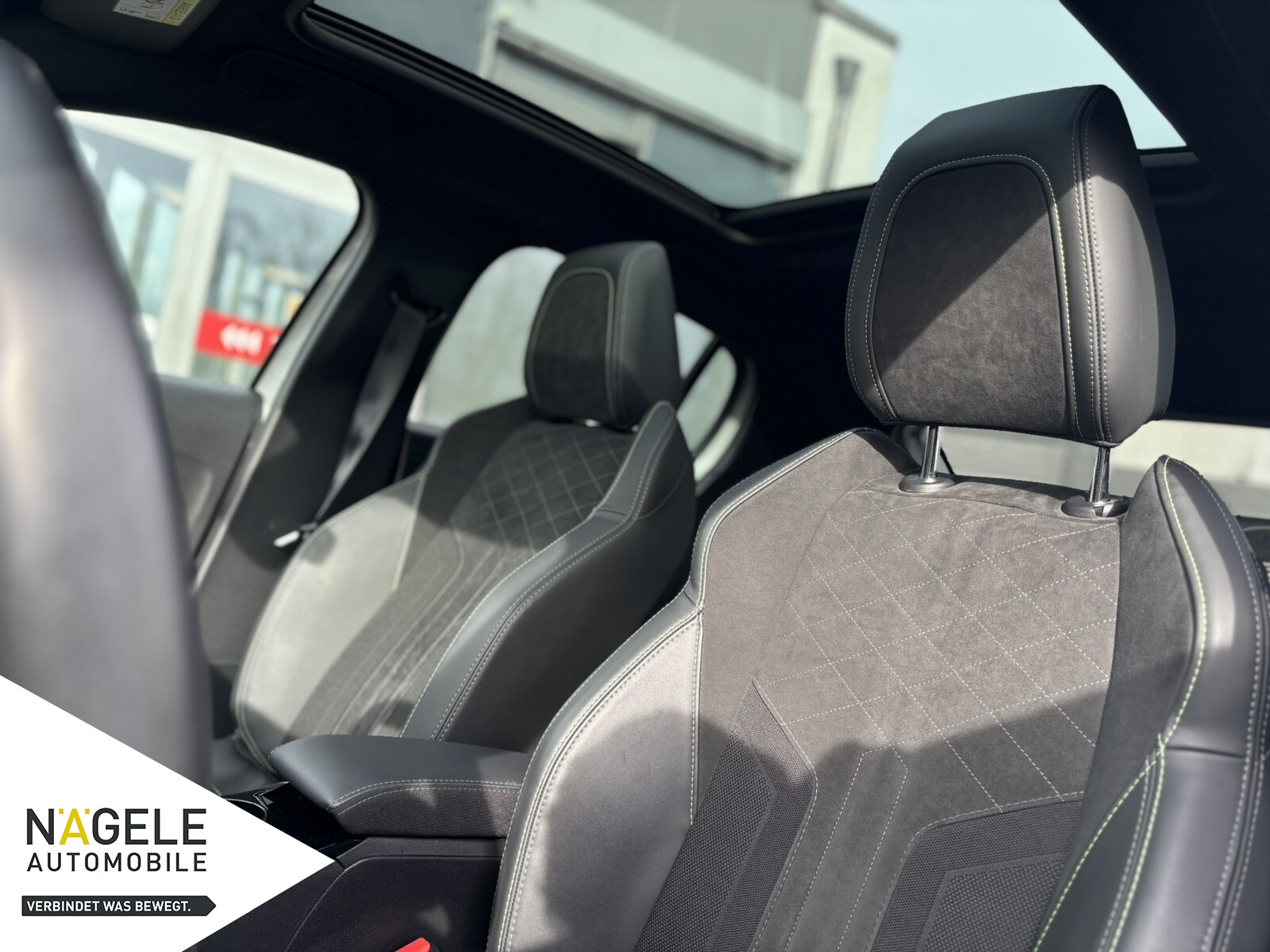 e-208 136 GT Pack|Navi| Panoramadach Pano.-Dach