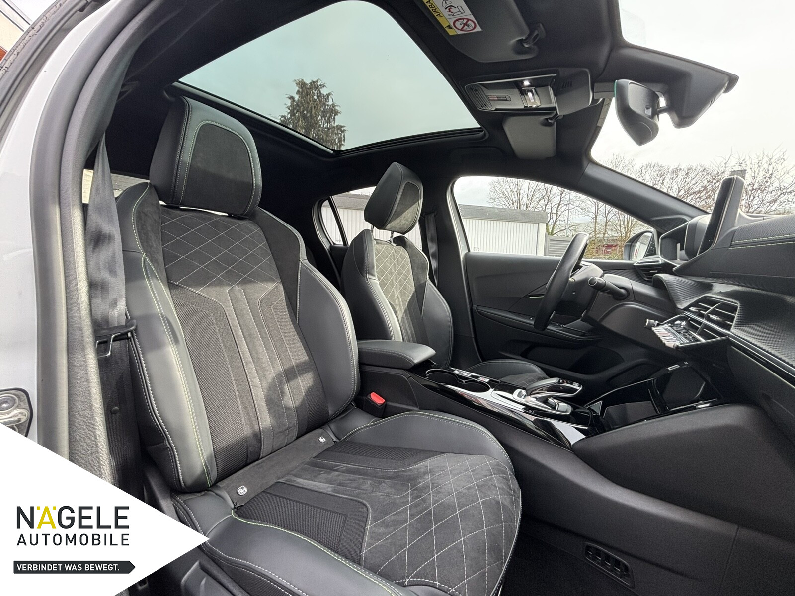 e-208 136 GT Pack|Navi| Panoramadach Pano.-Dach