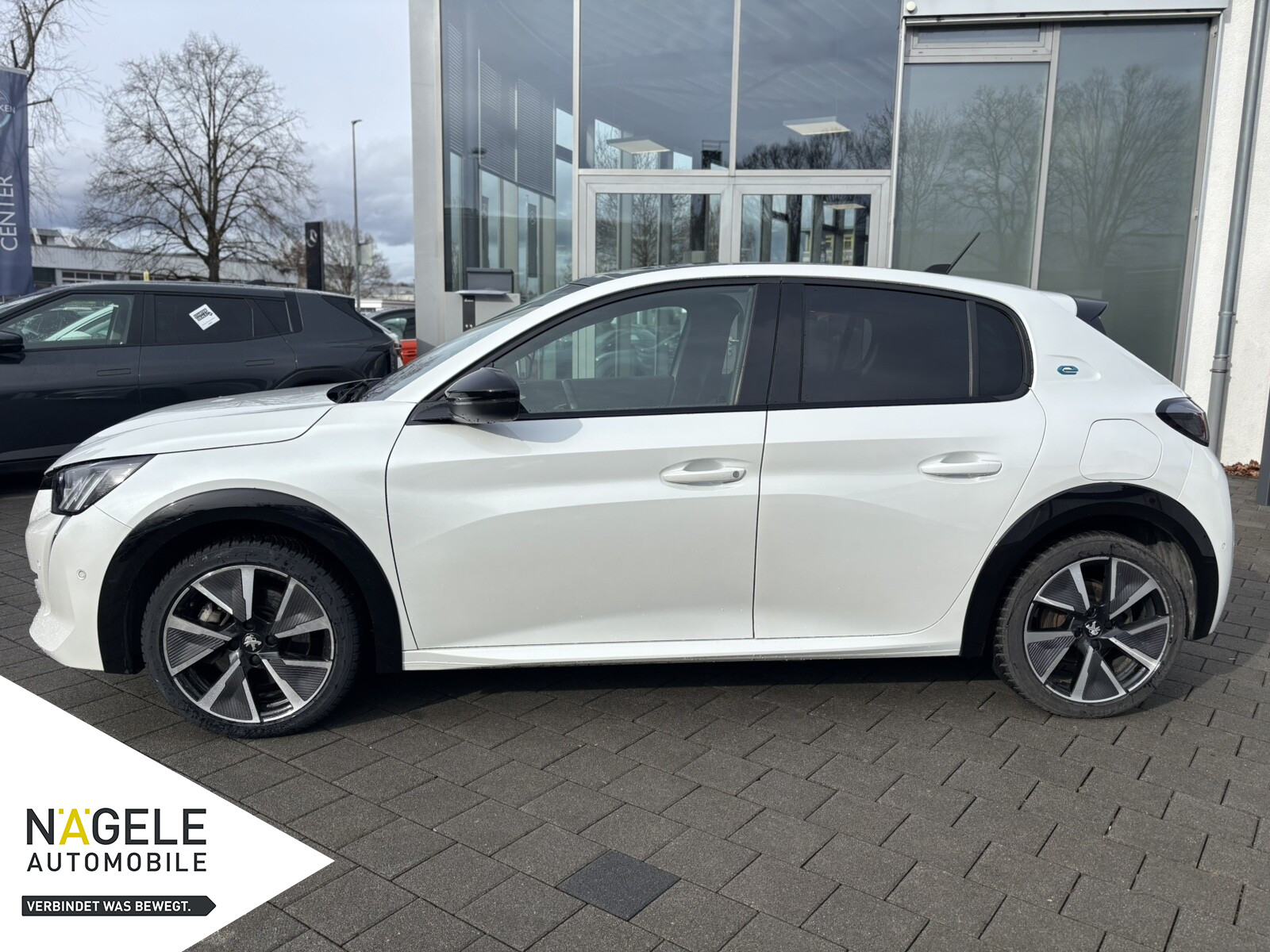 e-208 136 GT Pack|Navi| Panoramadach Pano.-Dach