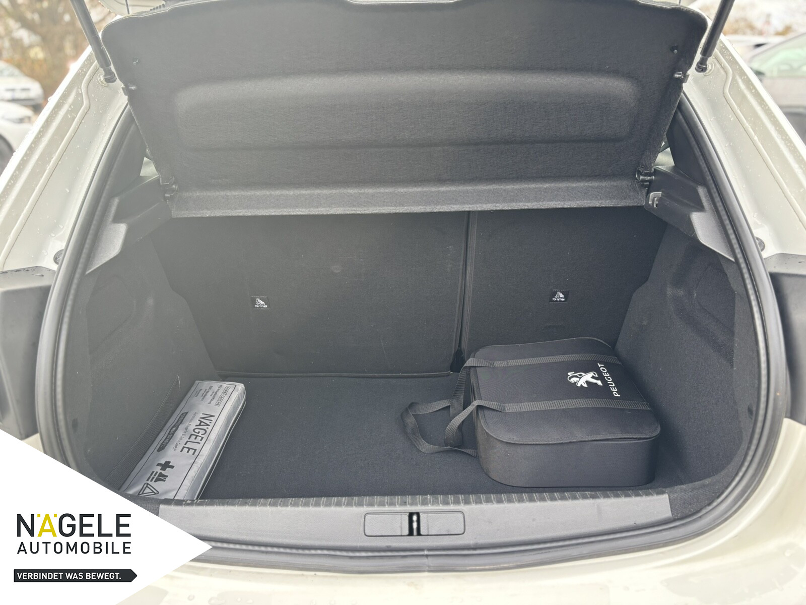 e-208 136 GT Pack|Navi| Panoramadach Pano.-Dach