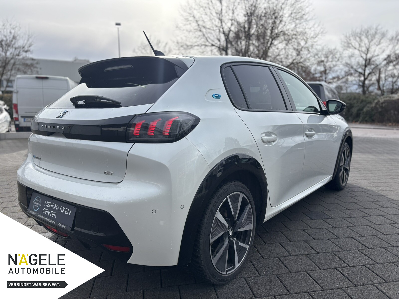 e-208 136 GT Pack|Navi| Panoramadach Pano.-Dach