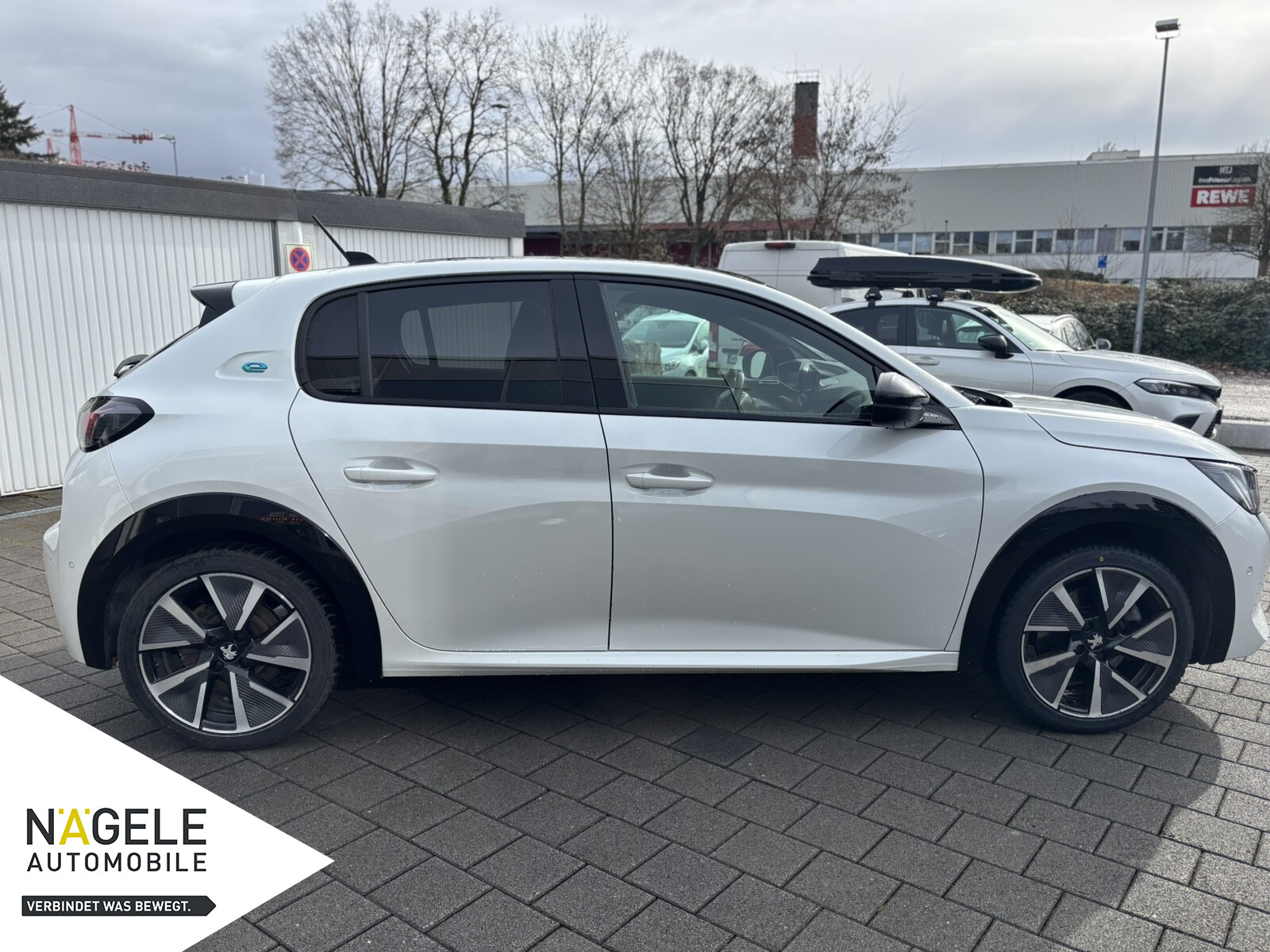 e-208 136 GT Pack|Navi| Panoramadach Pano.-Dach