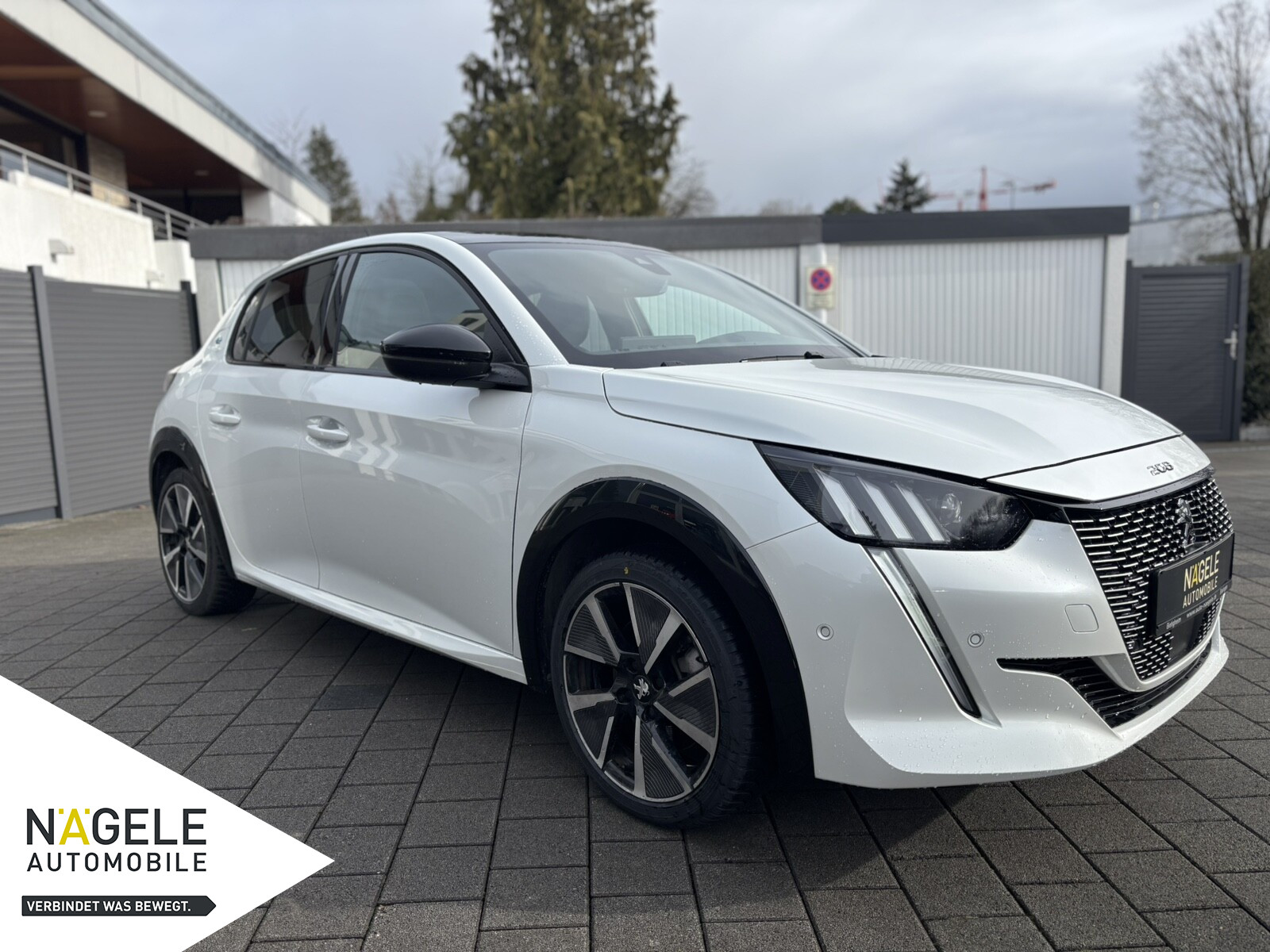 e-208 136 GT Pack|Navi| Panoramadach Pano.-Dach