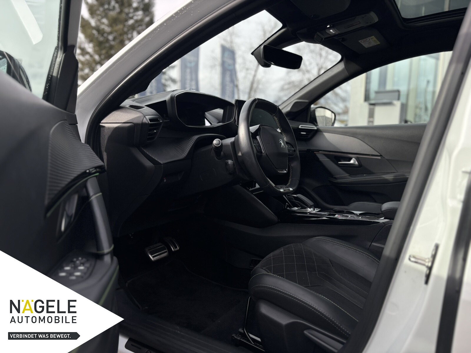 e-208 136 GT Pack|Navi| Panoramadach Pano.-Dach