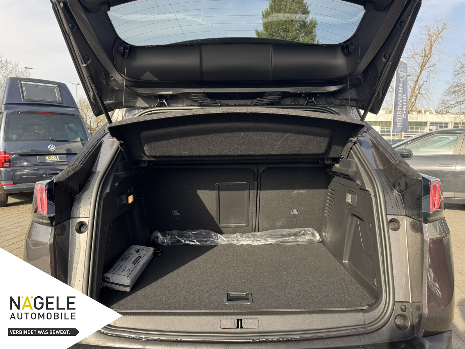 3008 Hybrid4 PHEV 300 Allure Pack|AHK+SHZ+NAVI