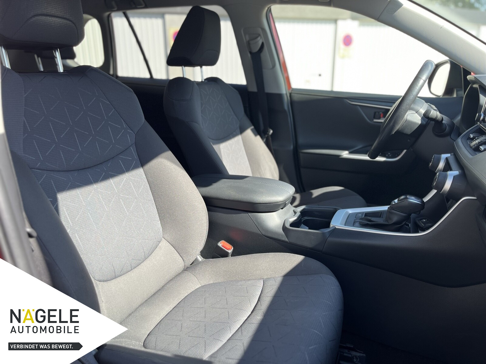 RAV4 2.5 VVT-i Hybrid Team+AHK+ACC+Standh.+Navi