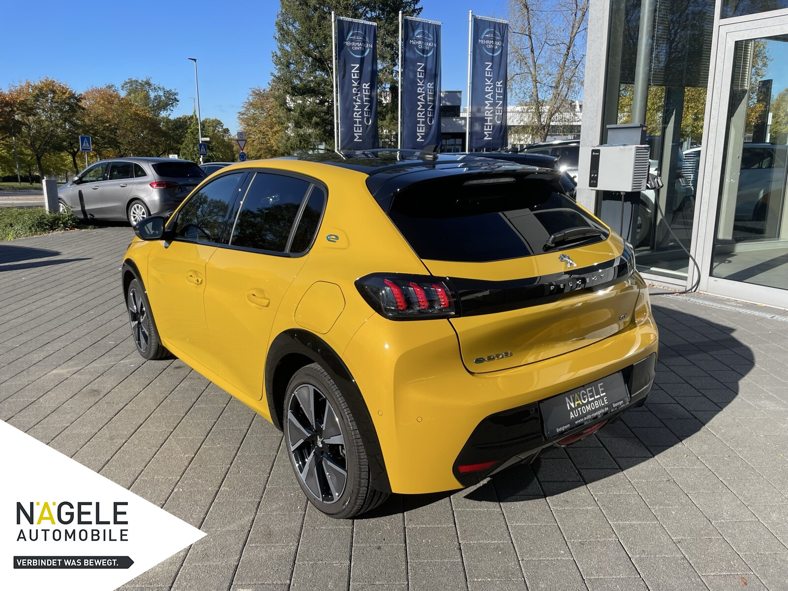 e-208 136 GT Pack|Navi| Panoramadach|SZH Klima