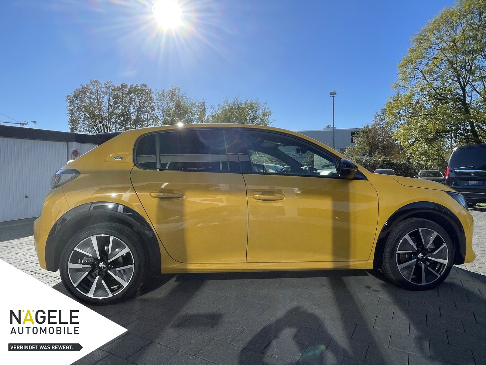 e-208 136 GT Pack|Navi| Panoramadach|SZH Klima