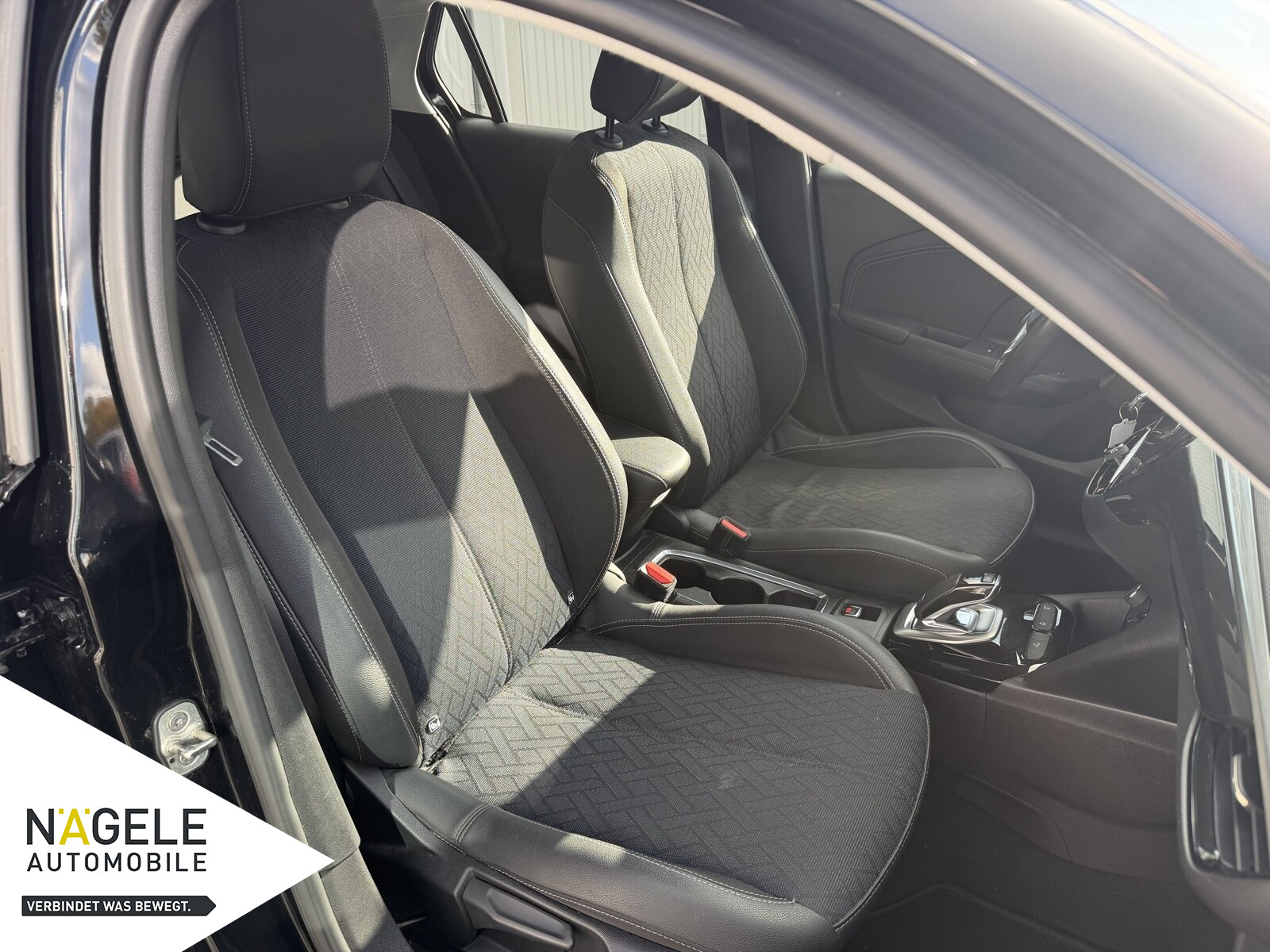 Corsa F Elegance Automat.+Kamera+Sitzhz+CarPlay